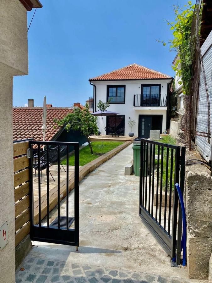 Wild Pear Old Town Boutique Accommodation Ohrid Esterno foto